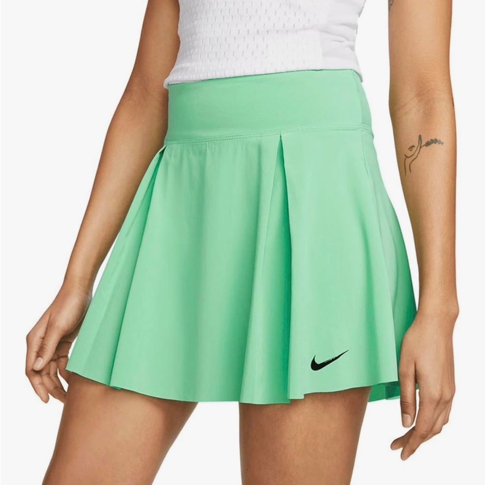 Nike Women's DriFit Tennis Golf Skirt in Sea Green
